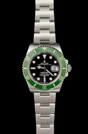 Rolex Submariner 126610LV in vibrant green, affectionately known as the 'Starbucks' due to its iconic green bezel resembling the coffee giant's logo. A luxurious timepiece combining style and precision craftsmanship. #Rolex #Submariner #Starbucks
