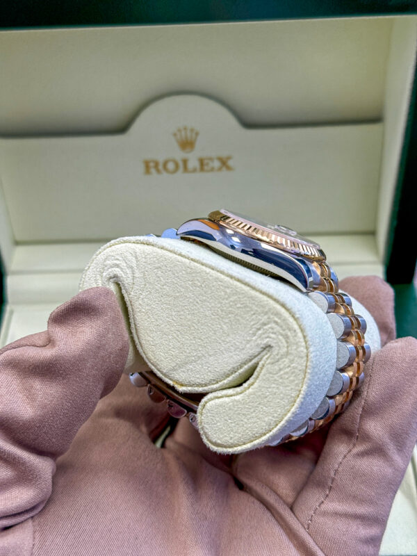Elegant Rolex Datejust 31 model 178273 featuring a pristine white Roman dial, a harmonious blend of style and sophistication. The Jubilee bracelet adds a touch of luxury to this timeless timepiece. Perfect for any occasion. #Rolex #Datejust31 #LuxuryWatches
